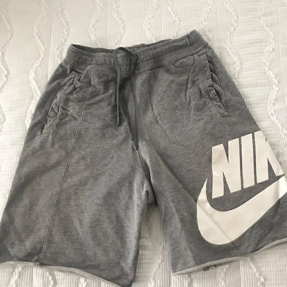 Nike boys athletic cotton shorts size L